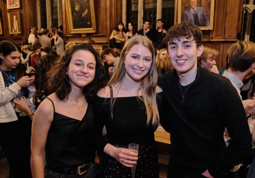 Student Blogs and Vlogs: A Comprehensive Look into Oxbridge Student Life