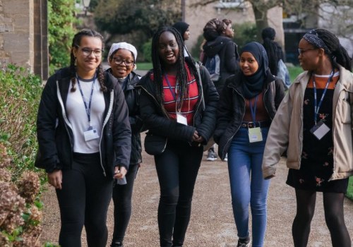 A Comprehensive Look into Oxbridge Student Organizations: Admissions, Courses, and Student Life